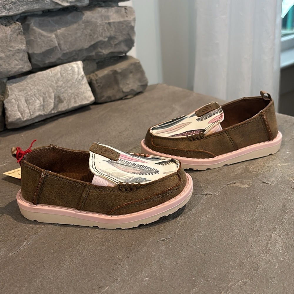 ARIAT Lil’ Stompers Anna cruisers,slip on,pull tab,feather print,rugged sole - Picture 5 of 13